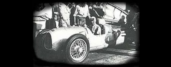 Berndt Rosenmeyer Grand Prix d'Italie 1936. Ce jeune pilote mourut en 1938 lors d'une tentative de record de vitesse.