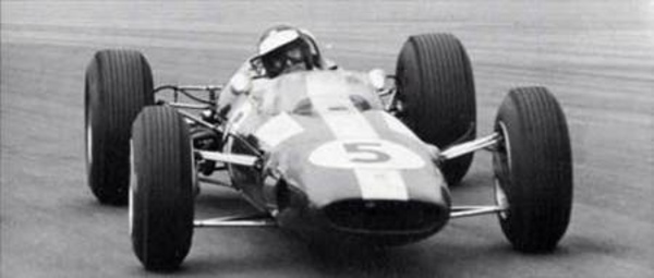 Jim Clark au volant de la Lotus 33