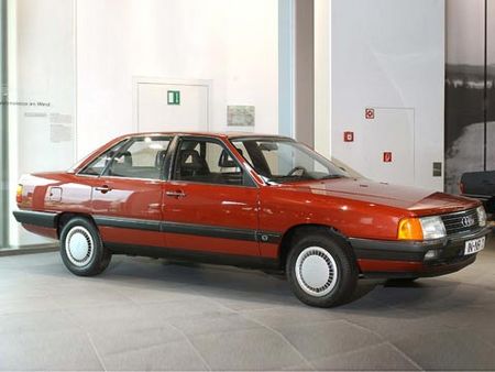 Audi 100, 1982