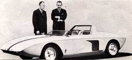Roy Lunn est l'auteur de ce prototype à moteur central baptisé 