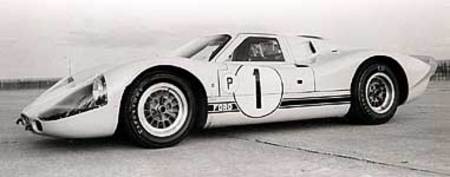 La MK IV dotée elle aussi du V8 7 litres fera ses débuts aux 12 Heures de Sebring 1967.