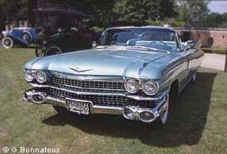 La cour d'Honneur : Cadillac Eldorado Biarritz 1959