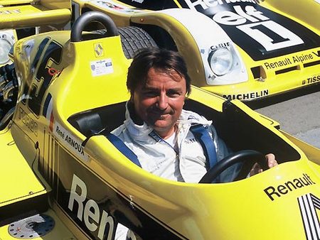 René Arnoux au volant de la RS 01