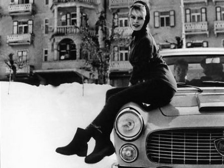 Brigitte Bardot assise sur une Flaminia Pininfarina