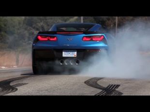Matt Farah de The Smoking Tyre essaye la Corvette Stingray