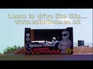 Caterham R500 en donuts avec le Stig