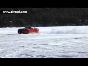 Ferrari California sur la neige à Saint Moritz