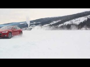 Tesla Model S : conduite sur neige en Suède