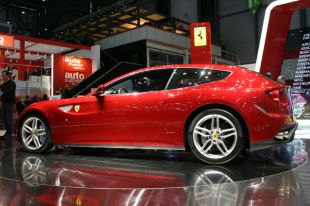 Salon : Ferrari FF
