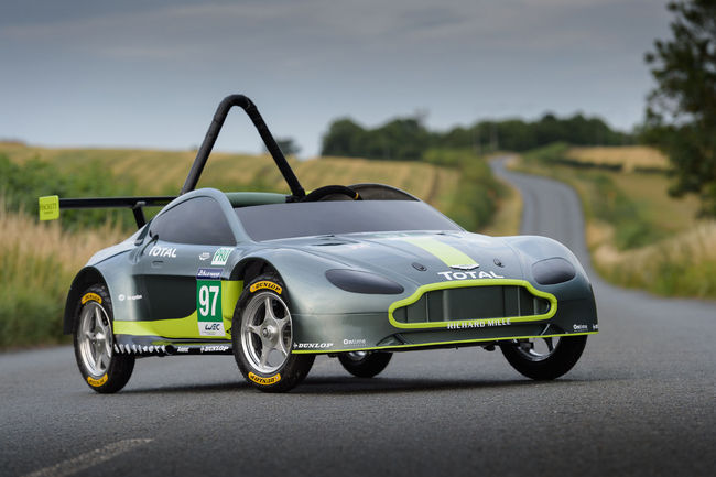 Aston Martin présente une V8 Vantage GTE insolite