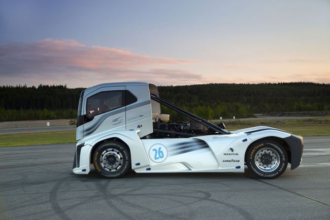 Deux records FIA pour Volvo Trucks 