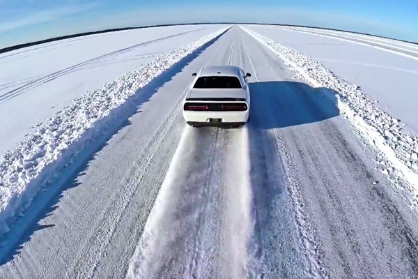 Une Dodge Challenger SRT Hellcat flashée à 274 km/h sur la glace
