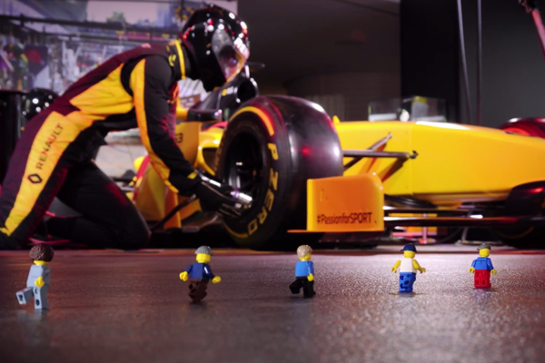 LEGO : une F1 à l'échelle 1 à l'Atelier Renault