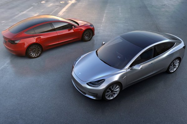 Tesla Model 3 : déjà 325 000 précommandes