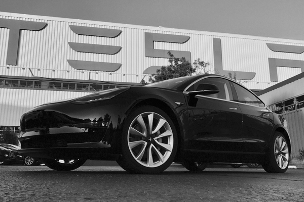 La première Tesla Model 3 est en circulation