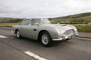 L'Aston Martin DB5 de James Bond aux enchères Bonhams