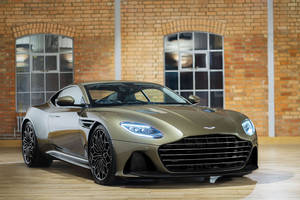Aston Martin célèbre James Bond avec la DBS Superleggera OHMSS 