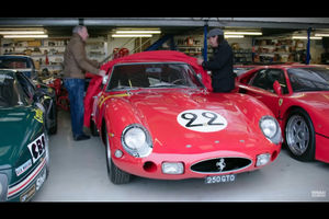 Nick Mason présente sa Ferrari 250 GTO à Brian Johnson