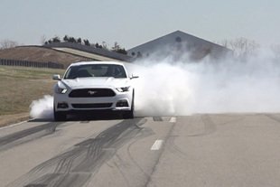 La Ford Mustang facilite les burnouts