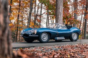Une authentique Jaguar XKSS proposée à la vente par RM Sotheby's à Monterey