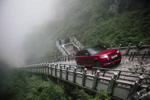 Le Range Rover Sport affronte la Dragon Road