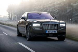 Une Rolls-Royce Ghost Black Badge pour Donatella Versace