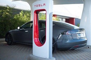 Les Superchargers Tesla arrivent en France