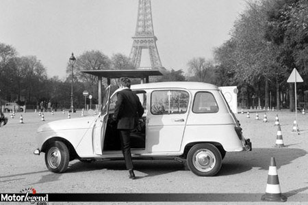 4L au pied de la Tour Eiffel