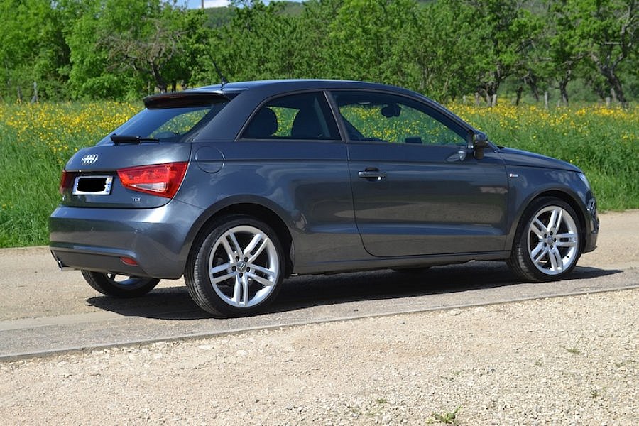 AUDI A1 Typ 8X 1.6 TDI 105ch berline 2011