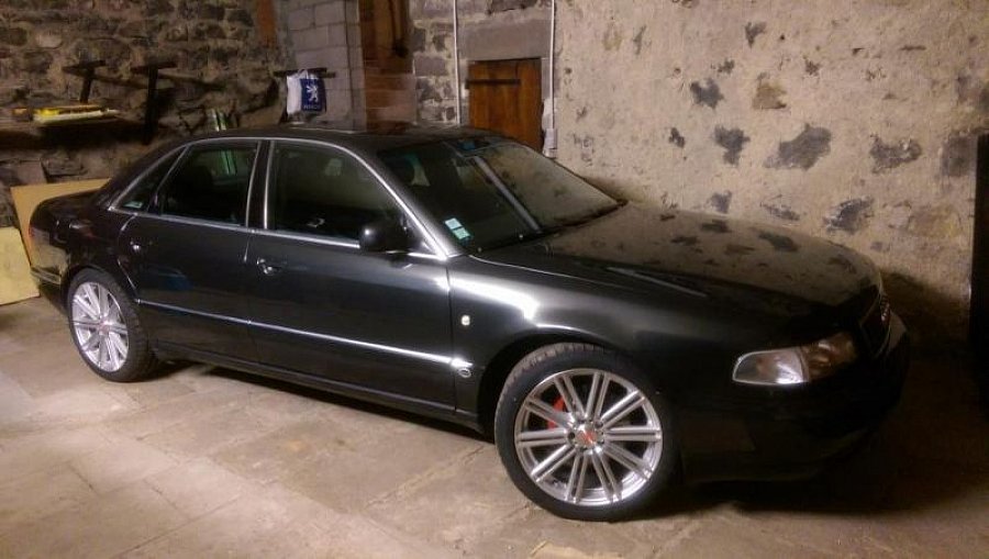 AUDI A8 D2 3.7 V8 230ch berline 1997