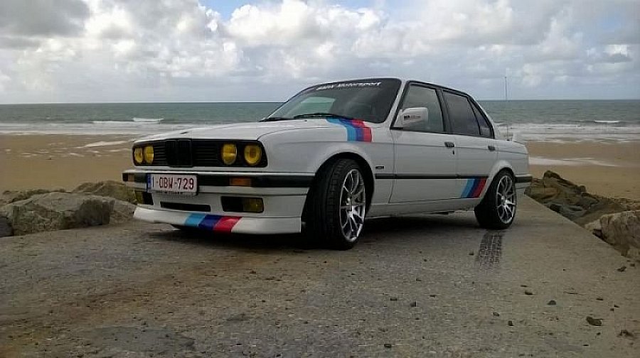 BMW SERIE 3 E30 325i 171ch berline 1988