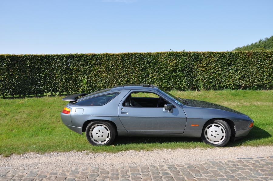 PORSCHE 928 S4 5.0L 320ch coupé 1987