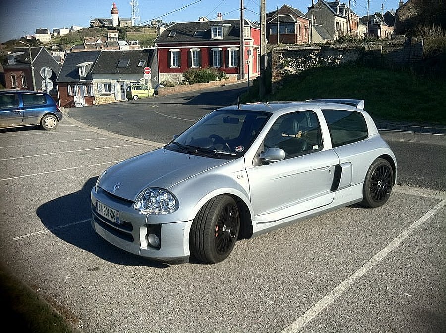 RENAULT CLIO 2 RS V6 3.0i 230ch berline 2000