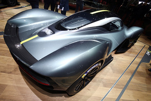 ASTON MARTIN Valkyrie