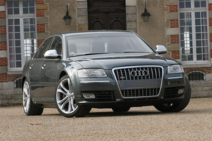 AUDI S8 (D3) 5.2 450 ch