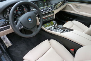 BMW M550d xDrive : le sport en smoking