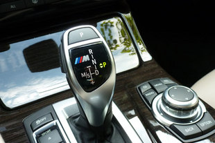 BMW M550d xDrive : le sport en smoking