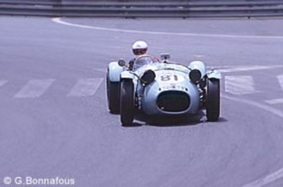 Les HWM Jaguar de S. Curtis et M. Steele - Grand Prix Historique de Pau 2002 Reportage - Page 1.com