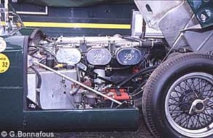 Les HWM Jaguar de S. Curtis et M. Steele