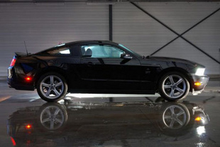 Chevrolet Camaro / Ford Mustang GT