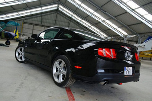 Chevrolet Camaro / Ford Mustang GT