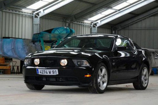 Chevrolet Camaro / Ford Mustang GT