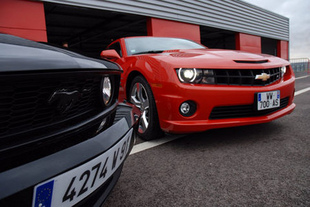 Chevrolet Camaro / Ford Mustang GT