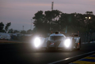0h - 9h : L'unique Audi rescapée en tête devant les Peugeot - 24 Heures du Mans 2011 Reportage.com