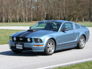 FORD MUSTANG GT V8