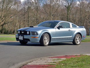 FORD MUSTANG GT V8