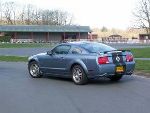 FORD MUSTANG GT V8