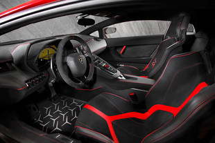 LAMBORGHINI Aventador LP750-4 SV