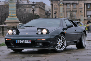 LOTUS Esprit V8