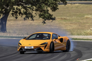 Essai MCLAREN Artura